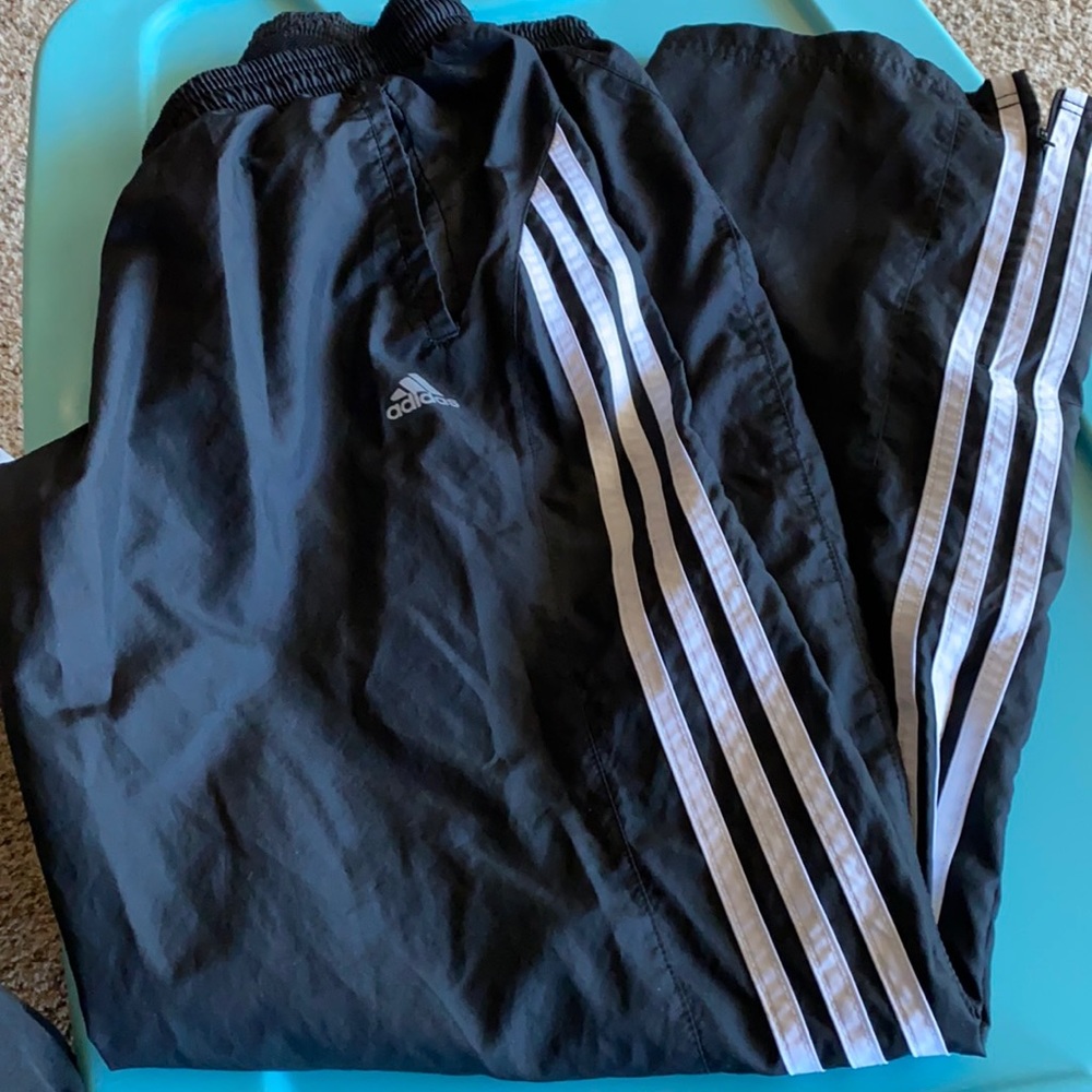 Adidas wind pants 😍